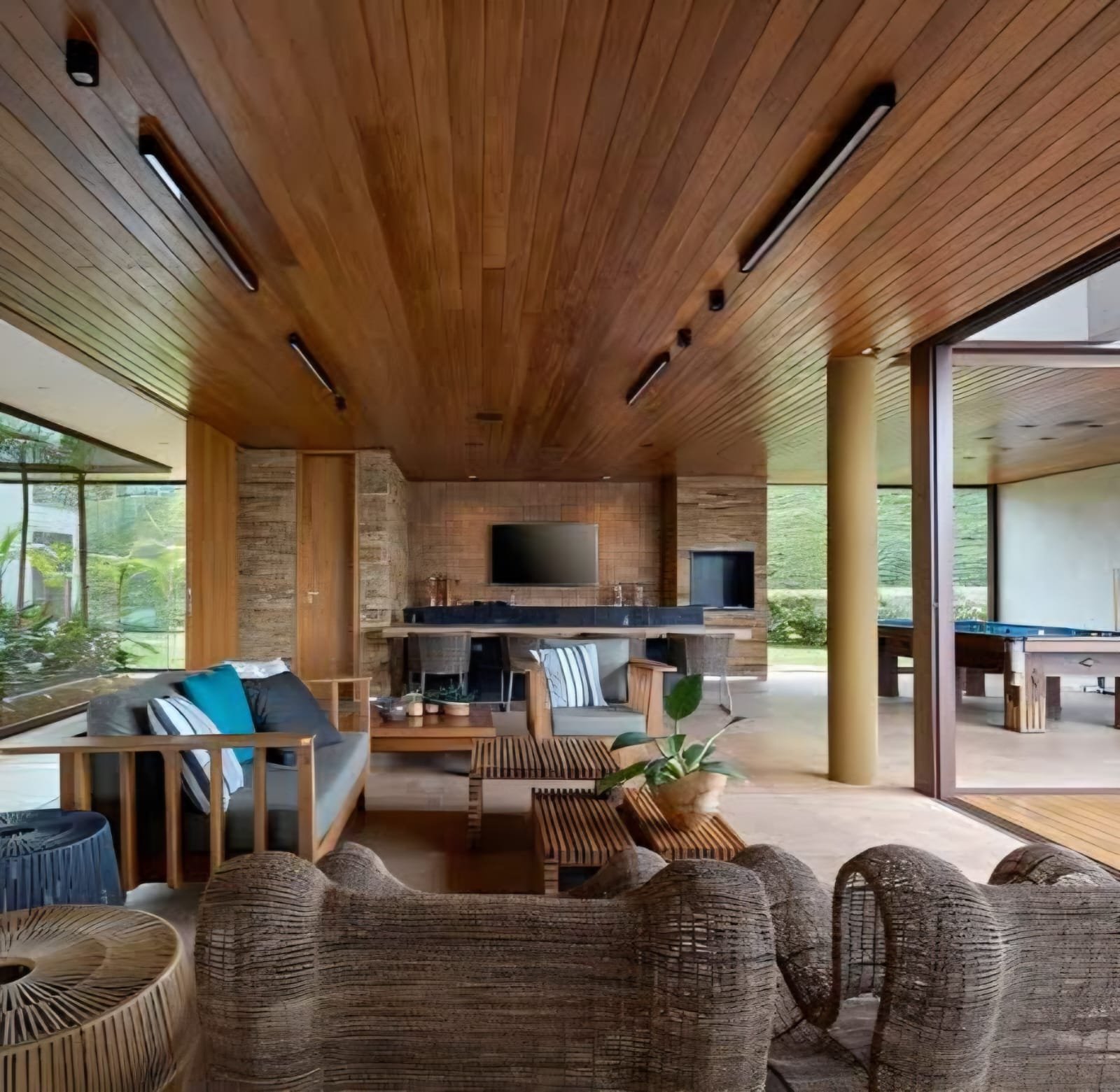 Totem corporativo Acton